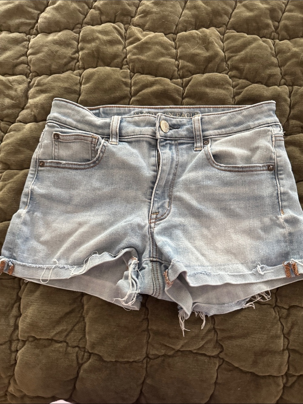 American Eagle super stretch hi rise shortie size 8 in light blue frayed hems